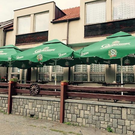 Penzion A Restaurace U Jezirka Hrimezdice Exterior photo